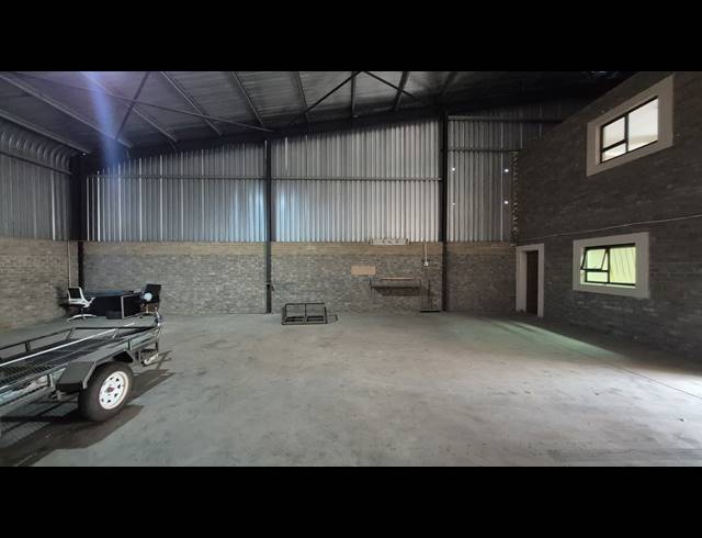 290M² WAREHOUSE FOR SALE IN APEX